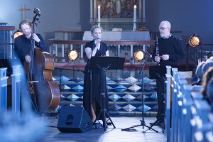 Utrøna langevåg kirke med Lama